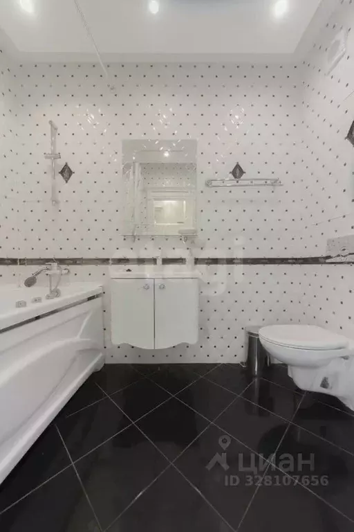 3-к кв. Тюменская область, Тюмень ул. Федюнинского, 30 (83.0 м) - Фото 1