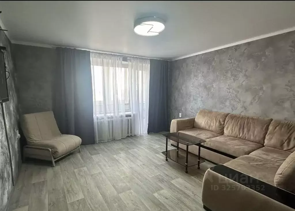 3-к кв. Ростовская область, Новочеркасск пл. Ермака, 7 (75.0 м) - Фото 1