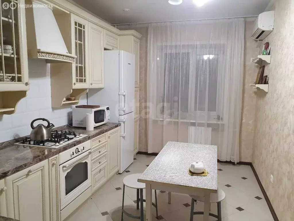 3-комнатная квартира: Воронеж, улица Генерала Лизюкова, 10 (87.8 м) - Фото 2