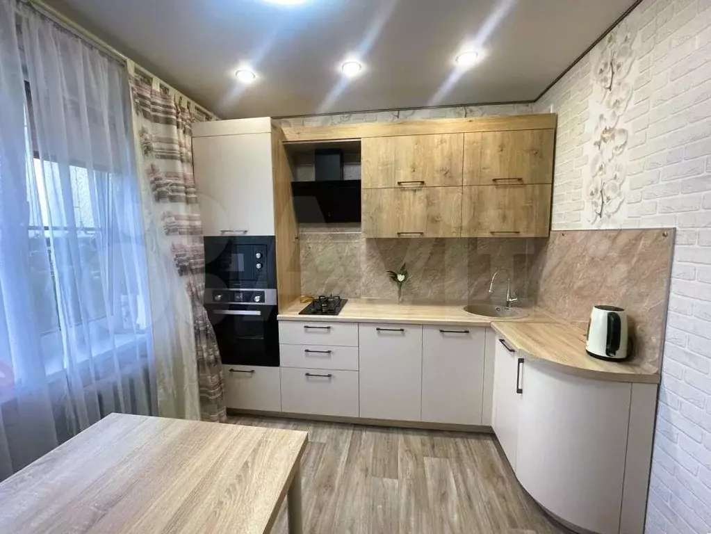 2-к. квартира, 50,2 м, 7/10 эт. - Фото 0