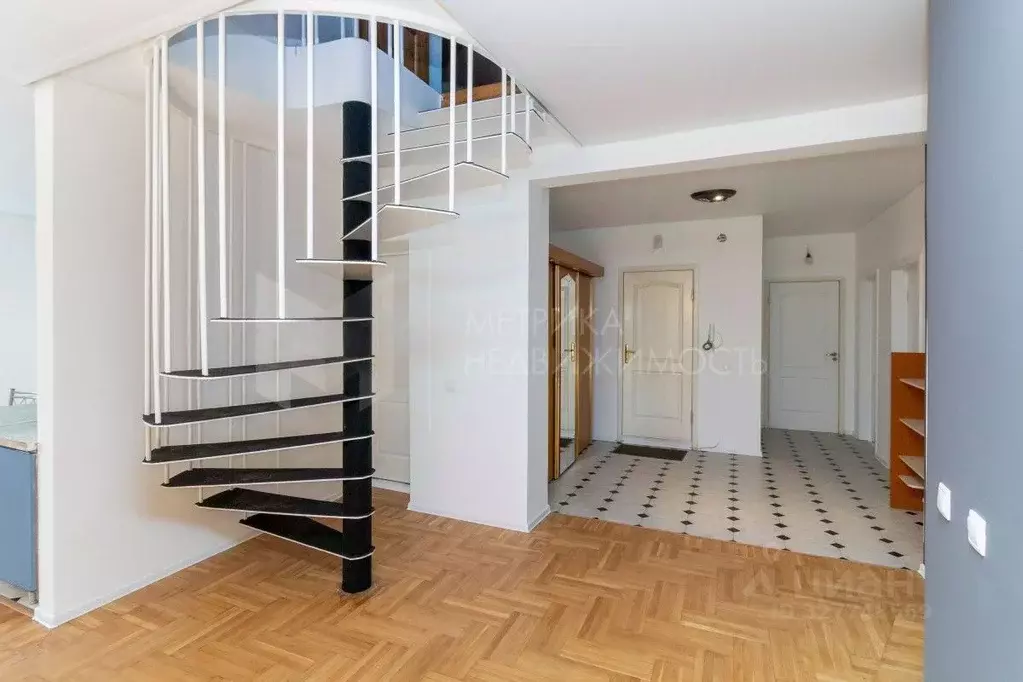 5-к кв. Тюменская область, Тюмень ул. Володарского, 9к1 (188.0 м) - Фото 1