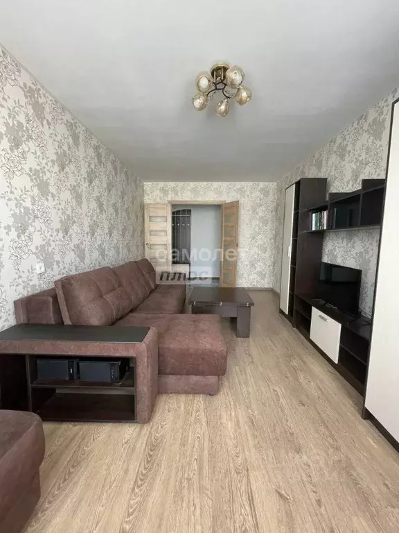 3-к кв. Челябинская область, Челябинск ул. Комарова, 131Б (65.5 м) - Фото 1