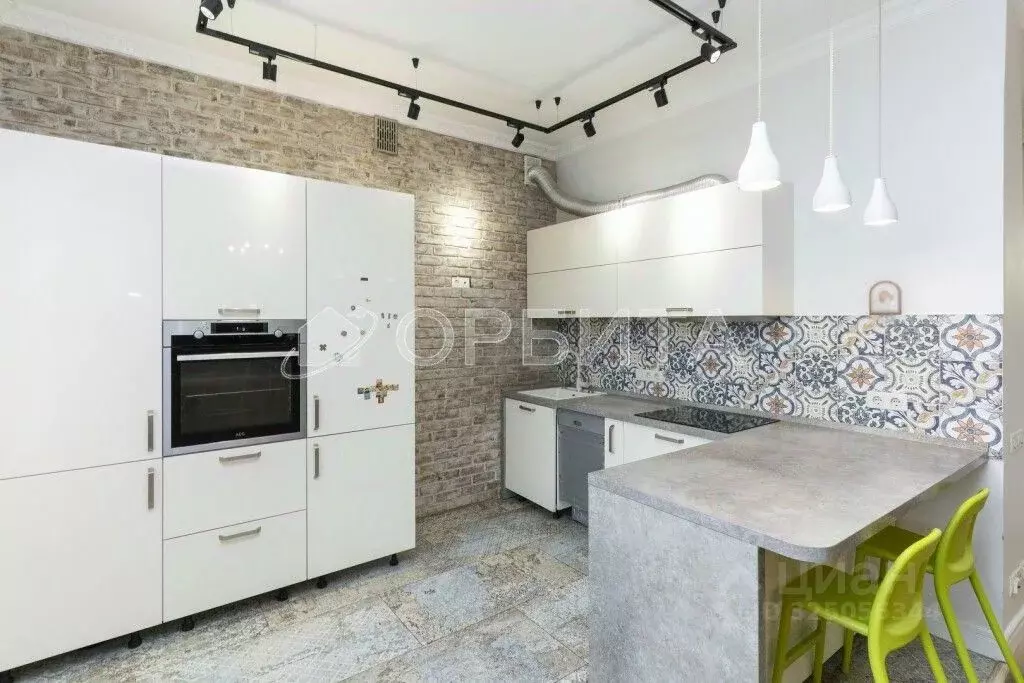 4-к кв. Тюменская область, Тюмень ул. Раушана Абдуллина, 3 (102.5 м) - Фото 1