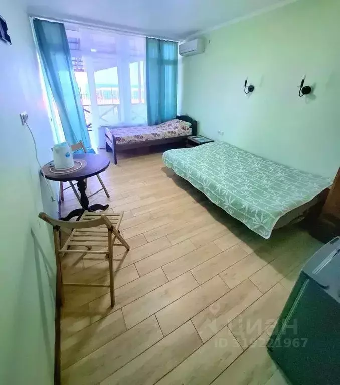 Комната Крым, Феодосия наб. Черноморская, 1Г - Фото 0