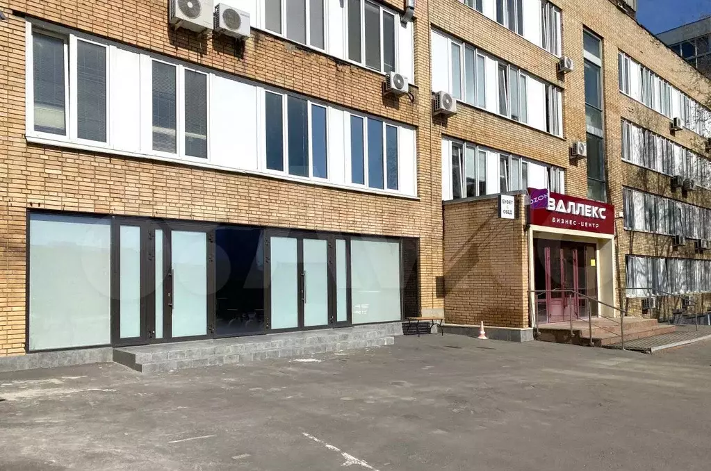 Торговое помещение напротив метро, 66.4 м - Фото 1
