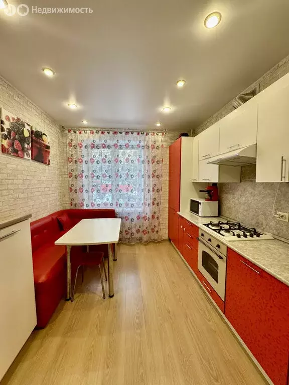 2-комнатная квартира: Киров, Садаковская улица, 8 (52.8 м) - Фото 1