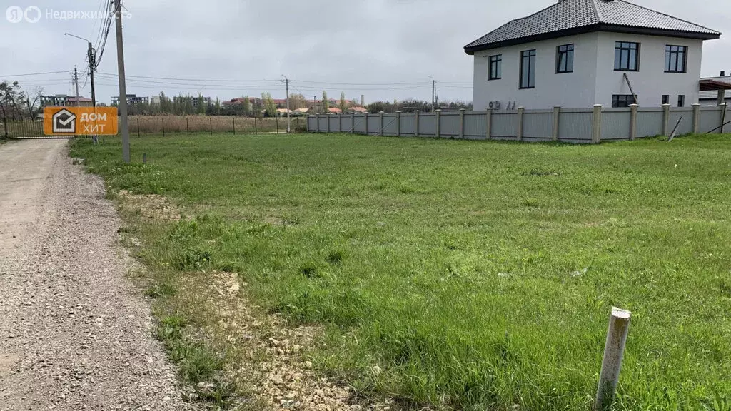 Участок в село Уютное, Гурзуфская улица (5.9 м) - Фото 0