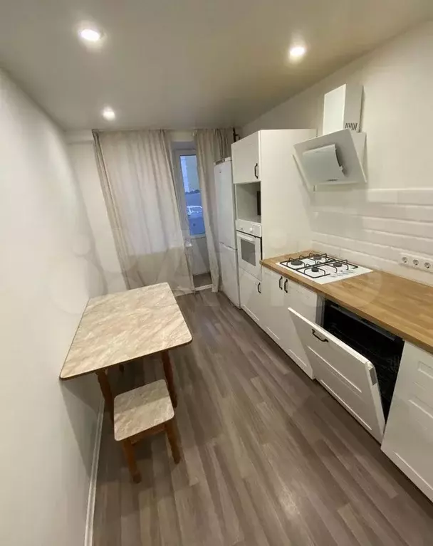 2-к. квартира, 55 м, 1/10 эт. - Фото 1