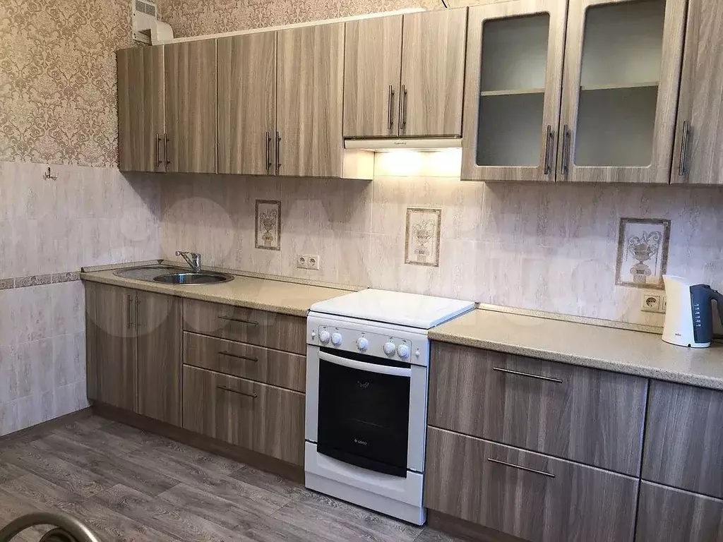 1-к. квартира, 42 м, 6/9 эт. - Фото 0