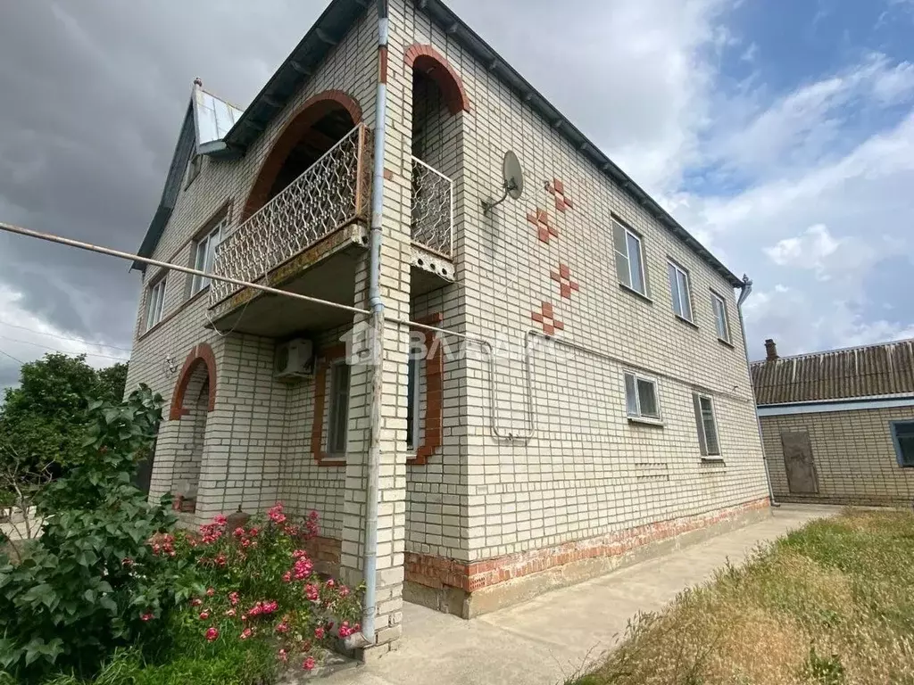 Дом в Краснодарский край, Ейский район, Кухаривское с/пос, с. ... - Фото 1