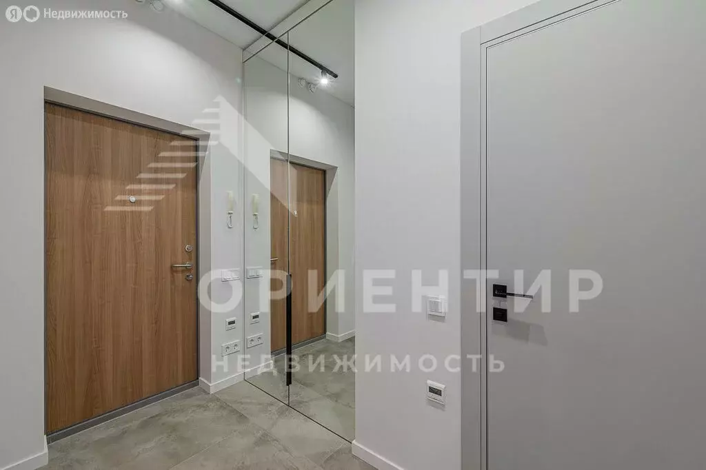 2-комнатная квартира: Екатеринбург, Машинная улица, 1 (51 м) - Фото 1