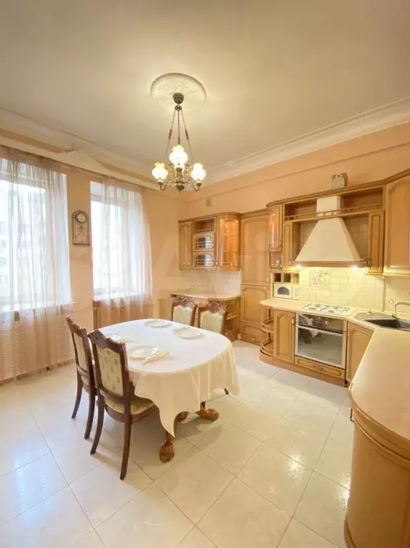 4-к. квартира, 130 м, 4/8 эт. - Фото 0