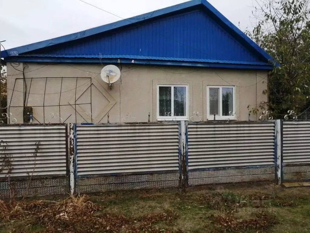 Дом в Ставропольский край, Красногвардейский муниципальный округ, с. ... - Фото 1