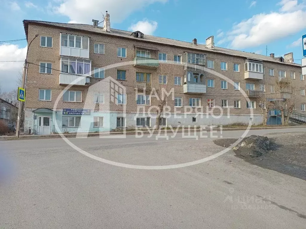 2-к кв. Пермский край, Горнозаводск Горнозаводский район, Школьная ... - Фото 0