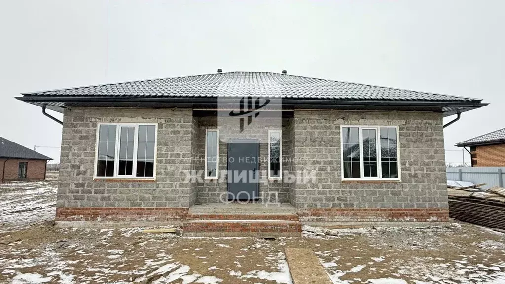 Дом в Саратовская область, Энгельс проезд 3-й Андреевский, 31 (140 м) - Фото 1