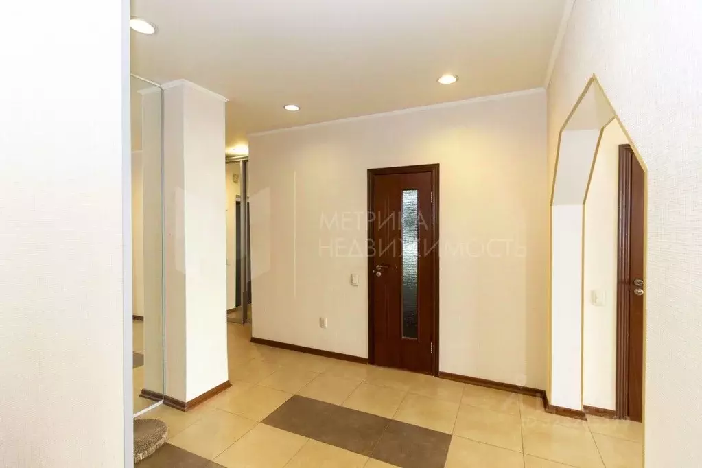 2-к кв. Тюменская область, Тюмень ул. Самарцева, 8 (89.3 м) - Фото 0