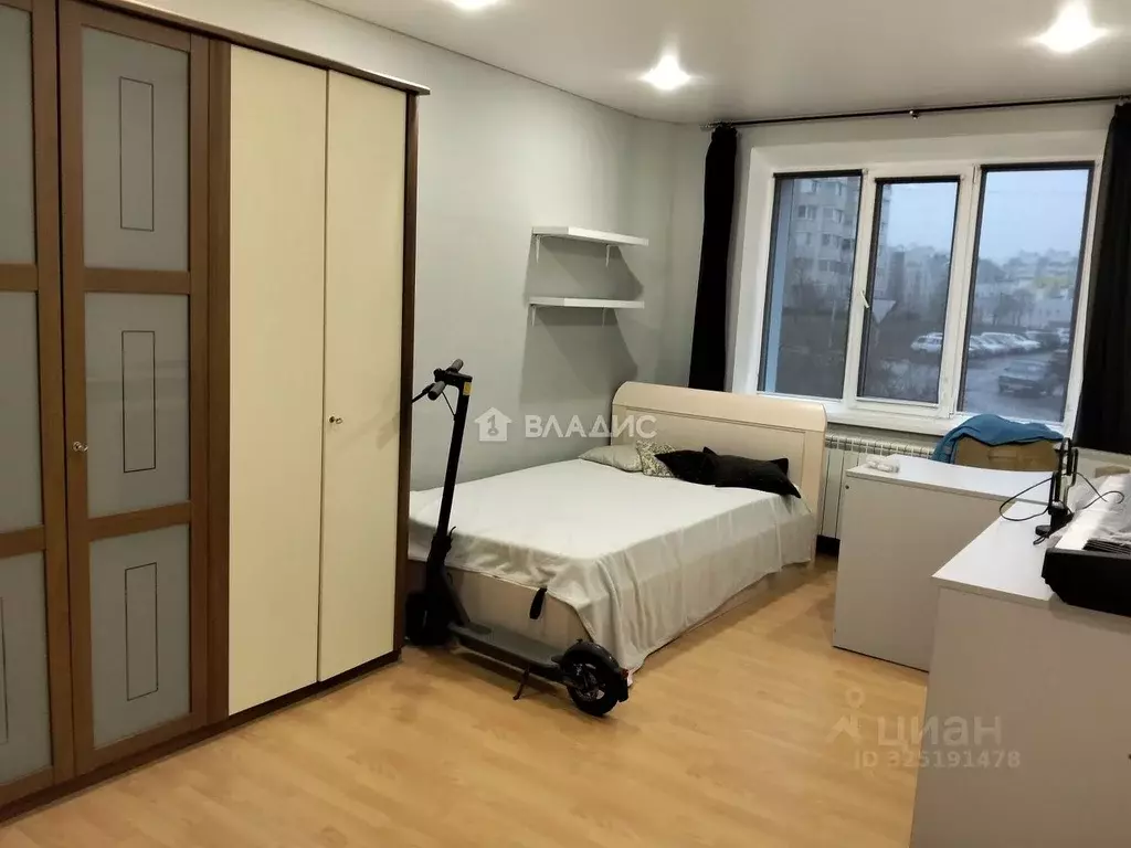 3-к кв. Белгородская область, Белгород ул. Есенина, 54 (70.0 м) - Фото 2