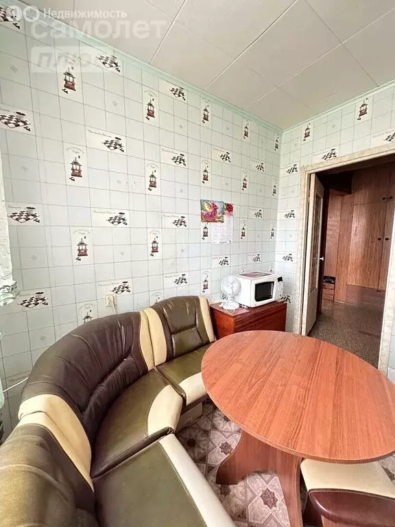 2-комнатная квартира: Астрахань, улица Красная Набережная, 133 (54 м) - Фото 1