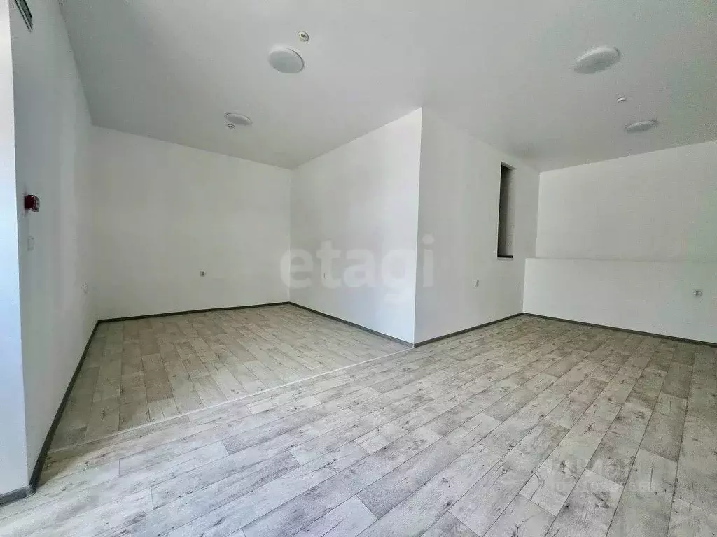 Торговая площадь в Крым, Саки ул. Кузнецова (60 м) - Фото 1