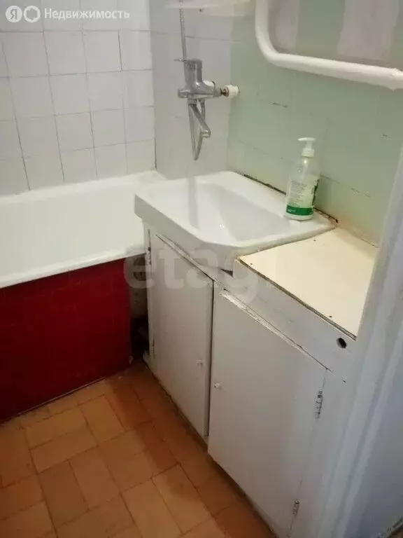 3-комнатная квартира: Курган, улица Васильева, 1 (63.1 м) - Фото 1