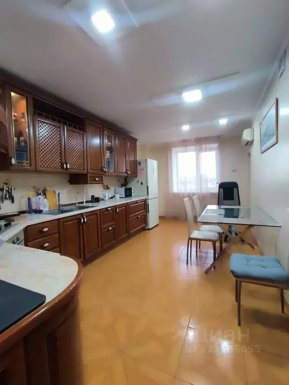 6-к кв. Астраханская область, Астрахань ул. Ахшарумова, 3 (214.0 м) - Фото 1