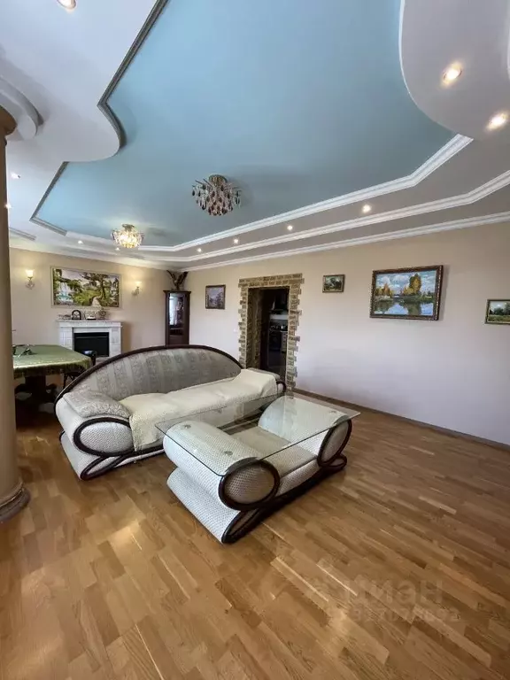 4-к кв. Астраханская область, Астрахань ул. Кирова, 44 (190.0 м) - Фото 0