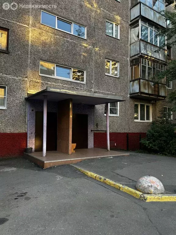 2-комнатная квартира: Мурманск, улица Капитана Маклакова, 25 (56 м) - Фото 0