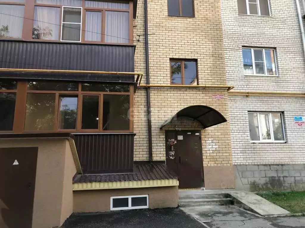 2-к кв. Карачаево-Черкесия, Черкесск ул. Космонавтов, 41В (86.0 м) - Фото 0