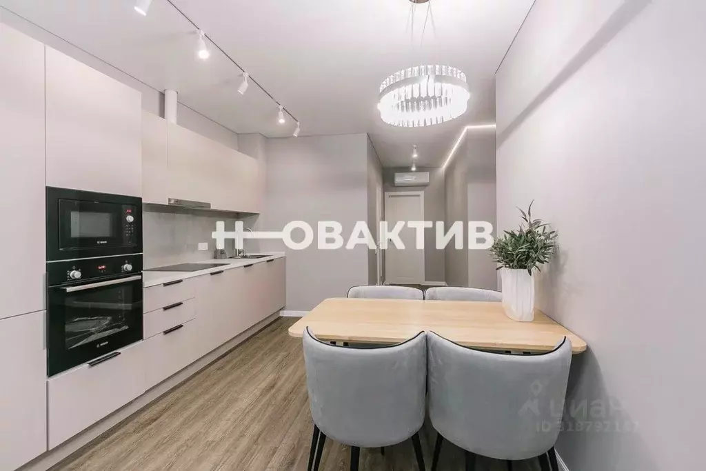 3-к кв. Новосибирская область, Новосибирск ул. Владимира Заровного, 8 ... - Фото 0