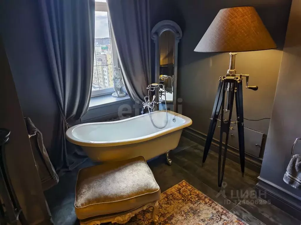 4-к кв. Тюменская область, Тюмень Фабричная ул., 9 (301.5 м) - Фото 0