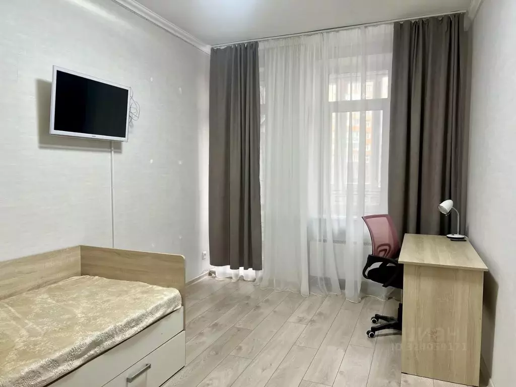 2-к кв. Омская область, Омск просп. Комарова, 15 (69.7 м) - Фото 1