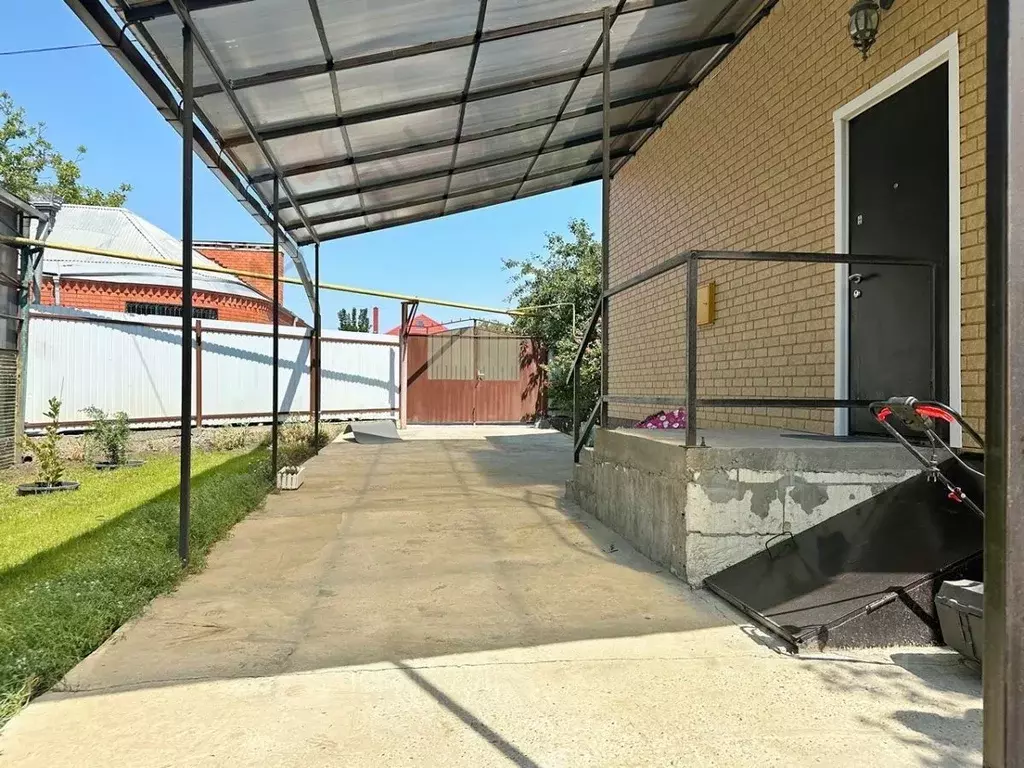 Дом в Краснодарский край, Славянск-на-Кубани Партизанская ул., 126 ... - Фото 0