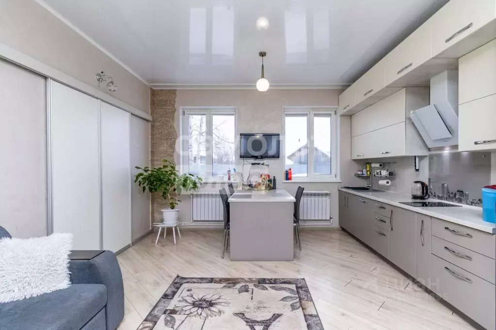 Дом в Ханты-Мансийский АО, Сургут Заводская ул., 9 (215 м) - Фото 2