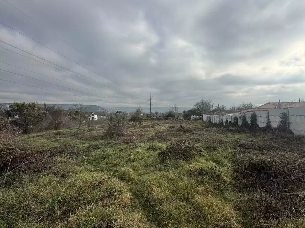 Участок в Севастополь ул. Новокузнецкая, 24 (4.3 сот.) - Фото 1