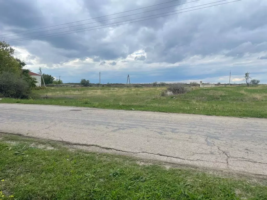 Участок в Крым, Кировский район, Льговское с/пос, с. Добролюбовка ул. ... - Фото 1