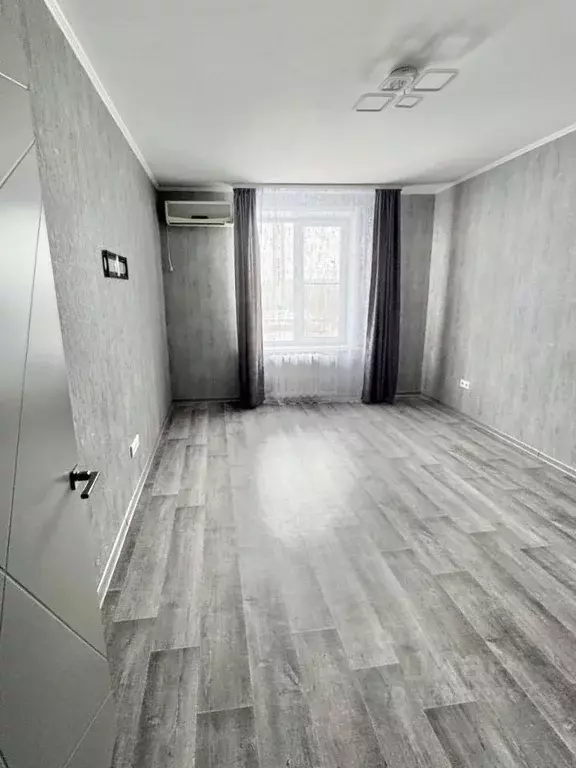 1-к кв. Омская область, Омск просп. Комарова, 19 (35.0 м) - Фото 1