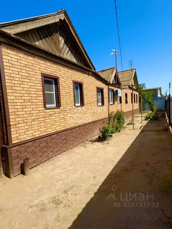 Дом в Астраханская область, Володарский район, с. Зеленга Клубная ул. ... - Фото 1