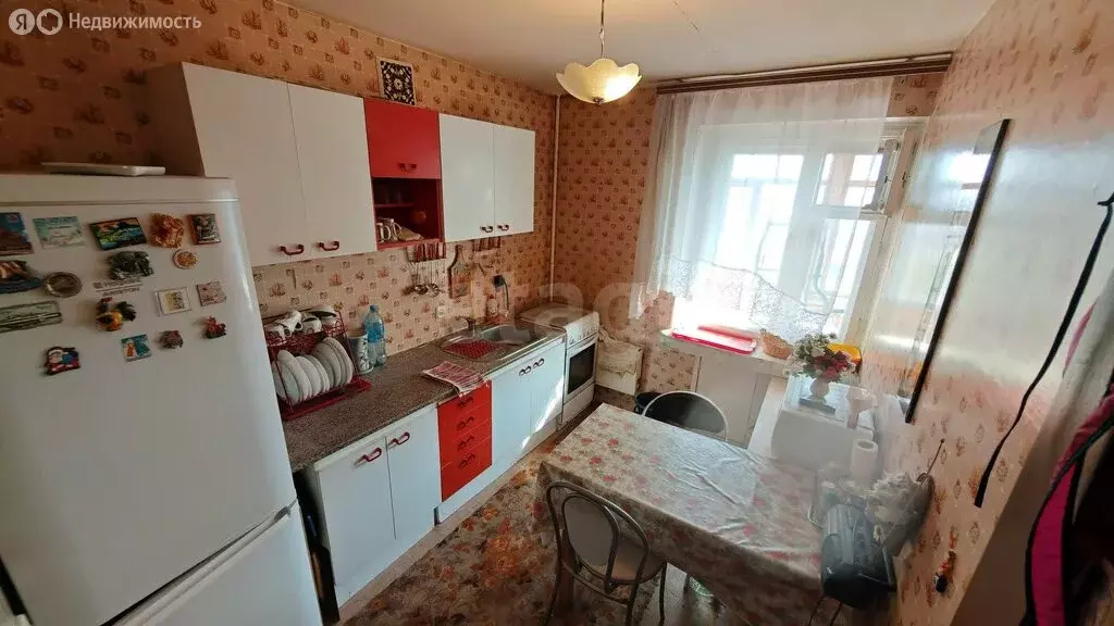 2-комнатная квартира: Тюмень, улица Александра Матросова, 1 (50 м) - Фото 1