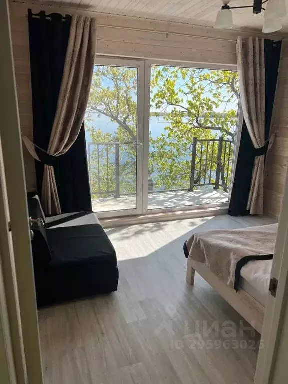 Дом в Саратовская область, с. Усть-Курдюм ул. Зеленая (150 м) - Фото 0