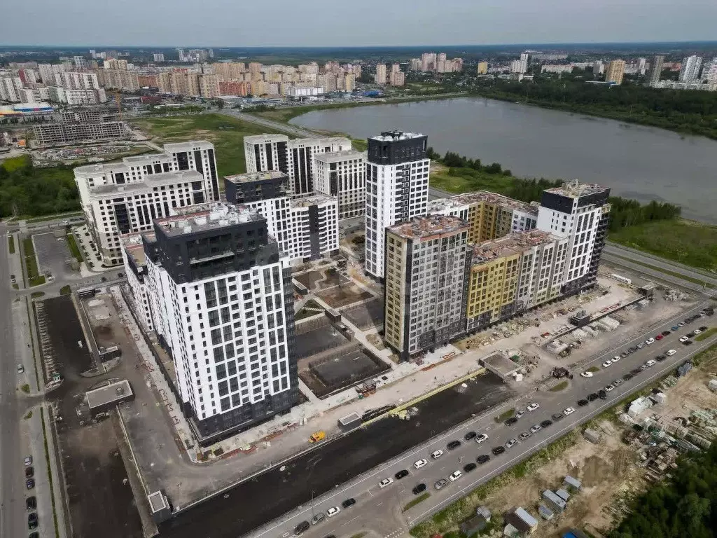 2-к кв. Тюменская область, Тюмень ул. Братьев Бондаревых, 5 (63.0 м) - Фото 1