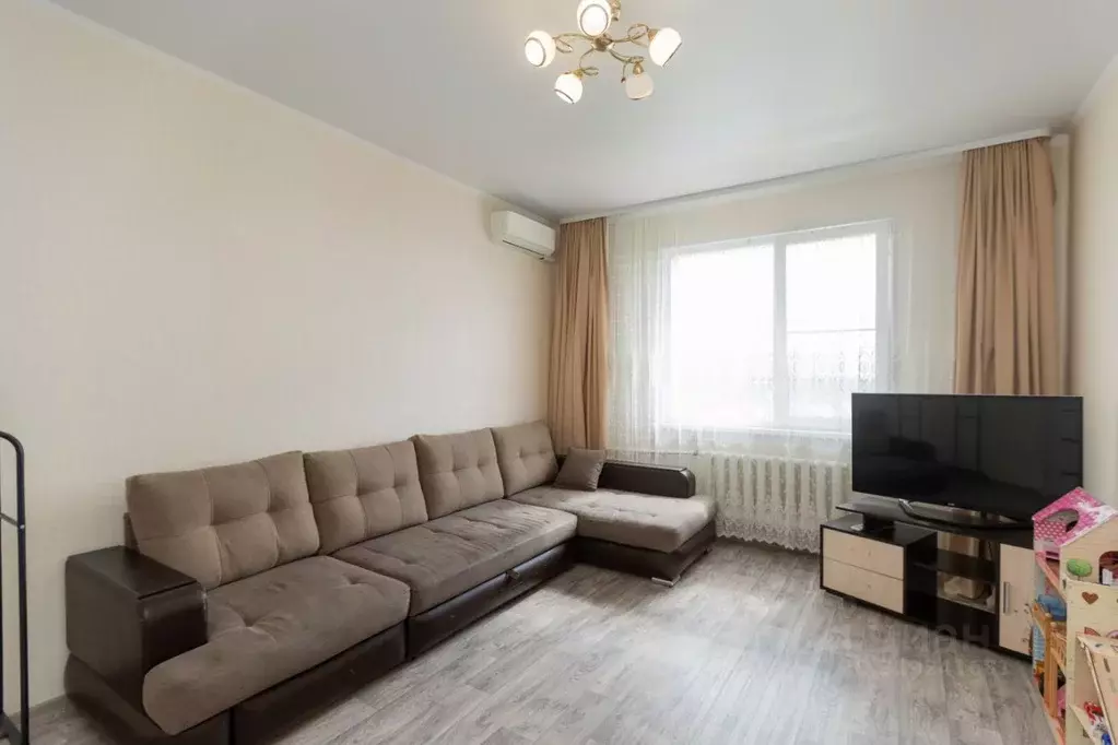 2-к кв. Оренбургская область, Оренбург ул. Мира, 3/1 (65.4 м) - Фото 1