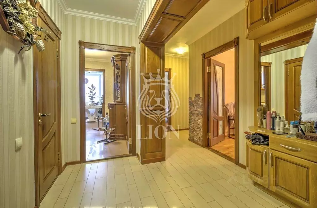 3-к кв. Крым, Алушта ул. 60 лет СССР, 18 (90.8 м) - Фото 0