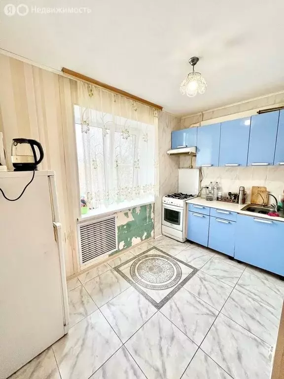 3-комнатная квартира: Кириши, проспект Героев, 1 (68 м) - Фото 1