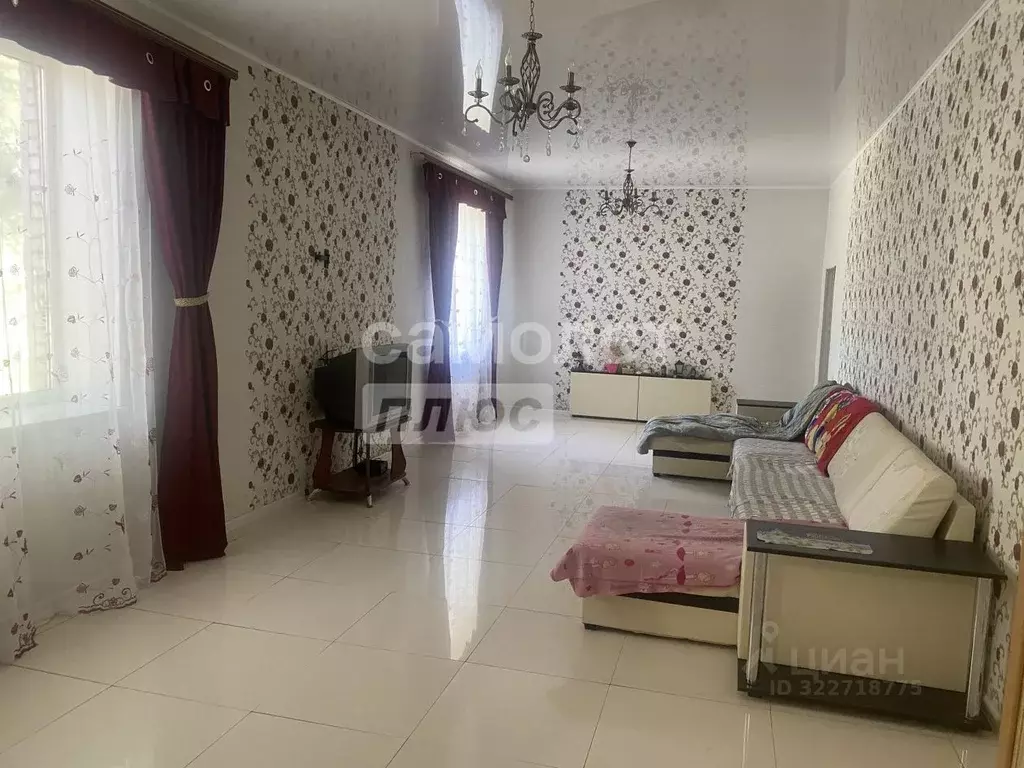 Дом в Челябинская область, с. Кизильское пер. Механизаторов, 2 (220 м) - Фото 1