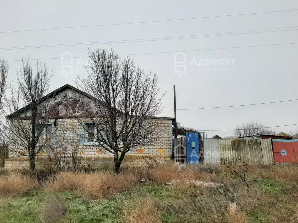 Дом в Волгоградская область, Дубовский район, с. Малая Ивановка ул. ... - Фото 1