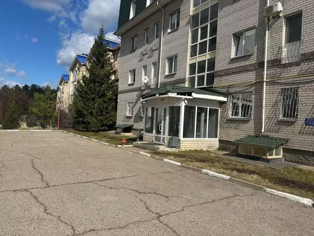 Помещение свободного назначения в Татарстан, Набережные Челны просп. ... - Фото 1