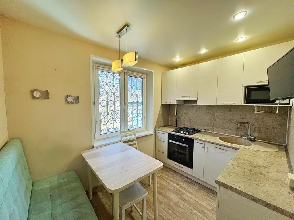 3-к кв. Челябинская область, Челябинск Пионерская ул., 10 (66.7 м) - Фото 1