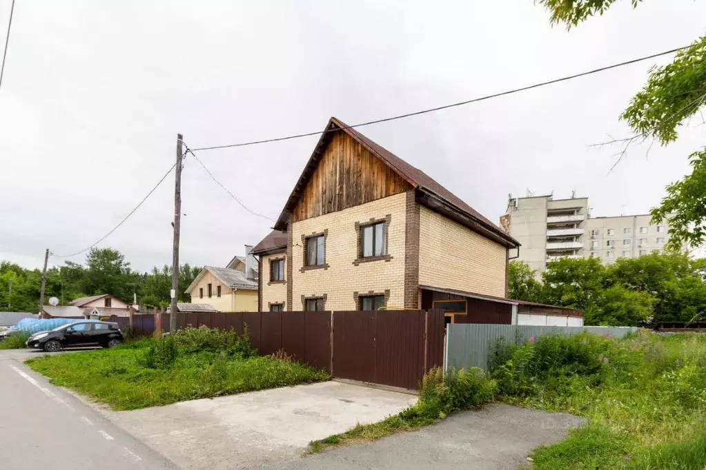 Дом в Тюменская область, Тюмень Актюбинская ул. (236 м) - Фото 1