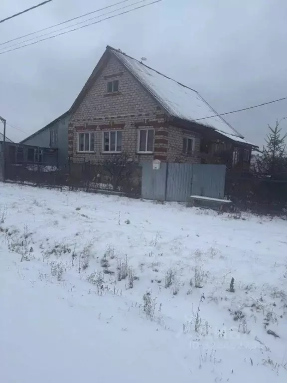 Дом в Башкортостан, Калтасинский район, Калмиябашевский сельсовет, с. ... - Фото 1