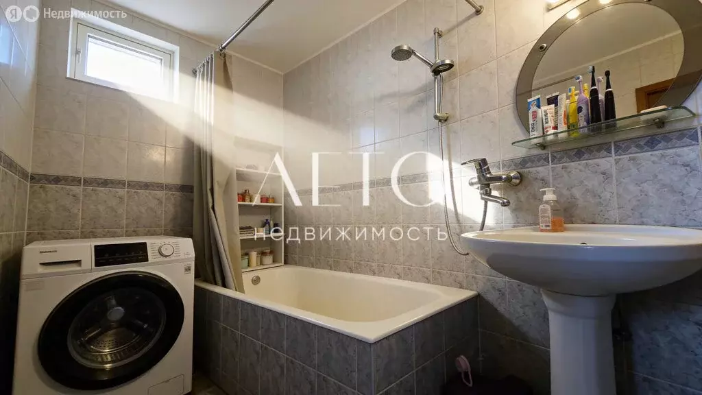 3-комнатная квартира: Адлер, улица Революции, 38 (72 м) - Фото 1